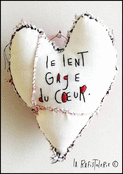 Gage d'amour brod&eacute; en forme de coeur